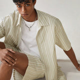 Manfinity UrbanChill Conjunto De Camisa Y Pantalones Cortos Informales Tejidos De Rayas De Manga Corta Para Hombres