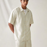 Manfinity UrbanChill Conjunto De Camisa Y Pantalones Cortos Informales Tejidos De Rayas De Manga Corta Para Hombres