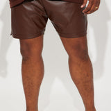 Slam Dunk Faux Leather Shorts - Chocolate se traduce a Shorts de cuero falso estilo slam dunk - Chocolate.