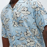 Camisa de botones con temática floral - Azul claro