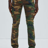 Pantalón Ruthless Embroidered Stacked Skinny Cargo Flare - Camuflaje