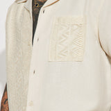 Patrón de medio gancho Camisa de manga corta con botones - Crema