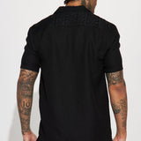 Media talla patrón de crochet manga corta camisa abotonada - Negra