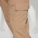 Pantalones de carga de nylon aguas arriba - color topo.