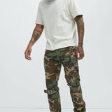 Pantalón Apilado De Pierna Ancha With The Straps Camo - Camuflaje