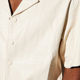 Camisa Abotonada Gotta Run Faux Croc Leather Cropped - Crema