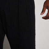 Pantalones sueltos negros con pliegues en textura Jordan