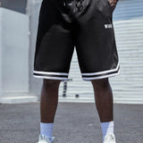Manfinity Homme Hombres Shorts con estampado de letra ribete de rayas