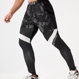 Manfinity Fitness Hombres Pantalones deportivos con estampado de slogan reflectante 2 en 1 con bolsillo para telefono