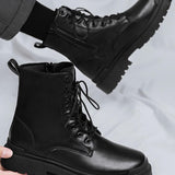 Botas negras de color liso para hombre con cremallera lateral y parte delantera con cordones