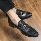 Nuevos Mocasines Para Hombre, Zapatos Formales De Negocios, Zapatos Casuales De Estilo Britanico, Zapatos De Moda, Diseno De Borlas Con Flecos En Forma De V, Zapatos Bajos Tipo Slip-on, Zapatos Individuales De Moda, Adecuados Para Fiestas Y Bailes