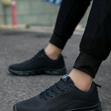 Zapatos casuales para correr para hombres, completamente negros con malla transpirable de alta elasticidad, suela suave antideslizante