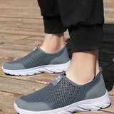 Zapatos deportivos casuales para hombres de malla transpirable de verano, livianos, antideslizantes y resistentes al olor, zapatos de red de suela suave para hombres