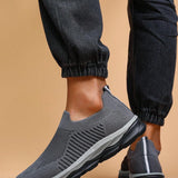 Hombres comodos, transpirables y elegantes zapatos de deporte, zapatos casuales de malla slip-on para correr para personas mayores, zapatos con suela suave antideslizante