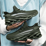 Zapatos deportivos casuales para hombres de malla con rayas transpirables, con diseno hueco, moda. Zapatos de carrera comodos, ligeros para caminar y correr al aire libre en color verde.