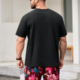 Manfinity Homme Conjunto casual de dos piezas para hombre con camiseta de manga corta de talla grande con estampado floral, parche y bolsillo, y pantalones cortos