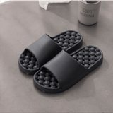 Zapatillas negras simples a prueba de fugas, zapatillas de bano de verano de secado rapido antiadherentes hidrofobicas para interiores con suela acanalada y propiedades antideslizantes y resistentes al desgaste.