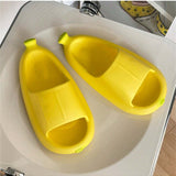 Zapatillas de verano de moda para hombre de EVA amarillo, zapatillas de casa comodas con diseno de banana de fondo plano y zapatos casuales al aire libre con punta redonda