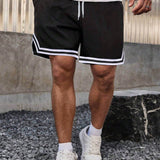 Manfinity Hypemode Shorts deportivos de talle grande para hombres con cintura ajustable con cordon, cinturon tejido a rayas