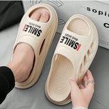 Zapatos de verano para hombres con diseno transpirable, letras impresas, zapatillas de casa con agujeros y talla grande