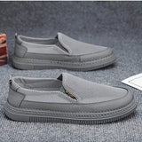 Zapatos de malla casuales transpirables de verano 2024 para hombres con suela gruesa antideslizante y deportivos planos sin cordones