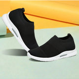 NEW Zapatos deportivos minimalistas para hombre, zapatos deportivos ligeros y comodos para caminar al aire libre, zapatillas sin tira en blanco y negro