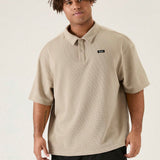 Manfinity CozeMod Camisa polo de manga corta de verano de talla grande para hombres con letras de contraste en la decoracion