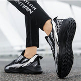 Zapatos de verano para hombres 2024, zapatillas versatiles con suela gruesa transpirable y elastica para poner sin cordones, tambien pueden utilizarse como zapatos tipo calcetin