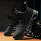 Zapatos de verano para hombres 2024 Nuevos deportivos de malla Sneakers comodos y transpirables sin cordones con suela gruesa