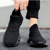 Zapatos de verano para hombres 2024 Nuevos deportivos de malla Sneakers comodos y transpirables sin cordones con suela gruesa