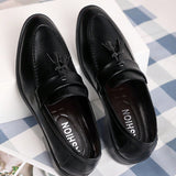 Zapatos de moda para hombres en estilo coreano, Mocasines de borlas con aumento de altura, estilo elegante, puntiagudos, sin cordones, tipo britanico, zapatos de peluquero de corte bajo