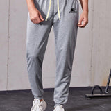 Manfinity Sport PWRUP Pantalones deportivos casuales para hombre con cintura ajustable con cordon, impresion de letras y bolsillos