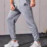 Manfinity Sport PWRUP Pantalones deportivos casuales para hombre con cintura ajustable con cordon, impresion de letras y bolsillos