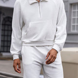 Roghcode Conjunto de pantalones cortos y sudadera con capucha con cuello alzado y cierre relampago para hombres, de tetura de rayas horizontales con micro pliegues, de estilo elegante y de alta gama para el verano