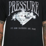 Abraza la camiseta de manga corta Embrace The Pressure - Negra