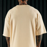 Me gusta cómo se ve la camiseta de manga corta de terciopelo extragrande en color crema.